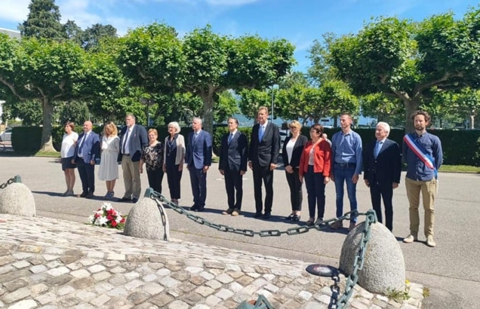 ceremonie,annecy,monument aux morts